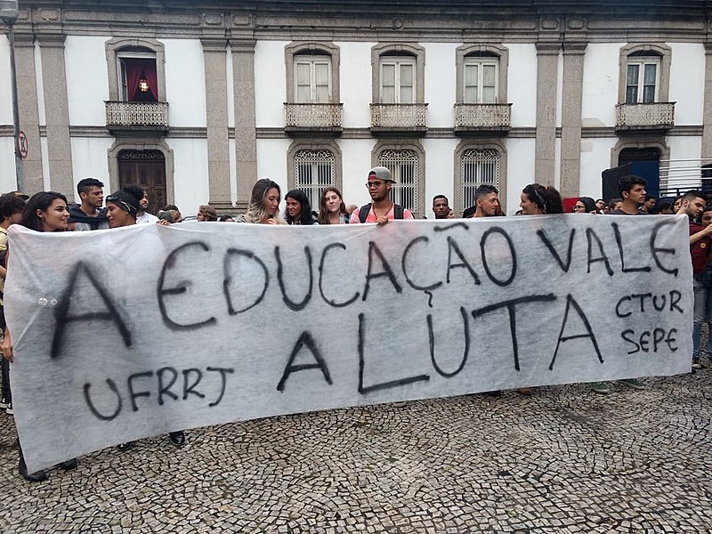 O primeiro ato levou cerca de um milhão e meio de estudantes e professores às ruas