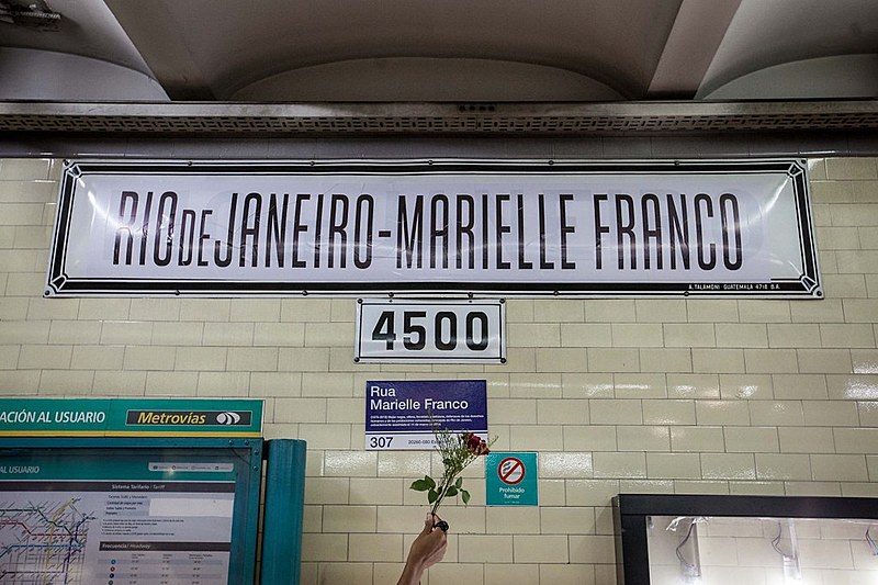 Na estação Rio de Janeiro do metrô de Buenos Aires, nome de Marielle Franco foi acrescentado em homenagem à vereadora