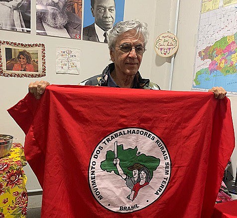O cantor e compositor Caetano Veloso esteve no Armazém do Campo no Rio de Janeiro para participar da roda de samba antifascismo