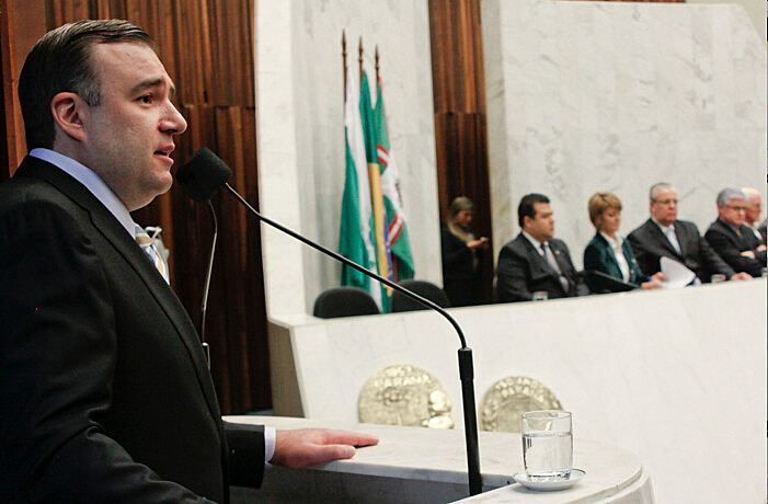 Ney Leprevost é candidato pelo PSD, apresenta João Guilherme Moraes (PSC) como vice e participa da coligação entre PSD, PSC, PEN, PPL, PTC, PSL e PCdoB