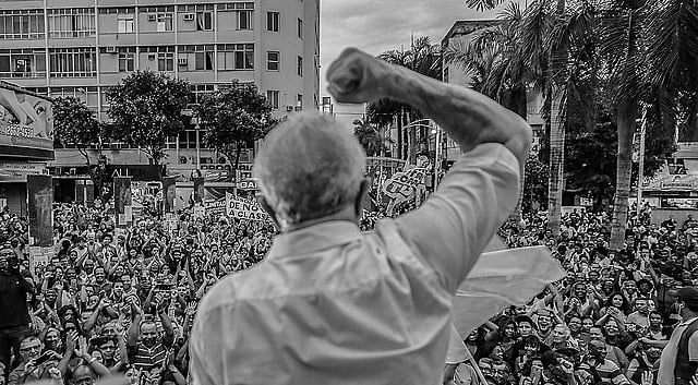 El ex presidente Lula en una de sus caravanas por el país, en ese momento en la ciudad de Nova Iguaçu, estado de Rio de Janeiro