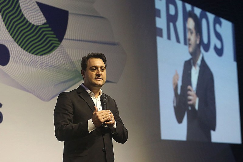 Beto Richa (PSDB), Cida Borguetti (PP) e Ratinho Júnior (PSD) alegam que o estado encontra dificuldades financeiras.