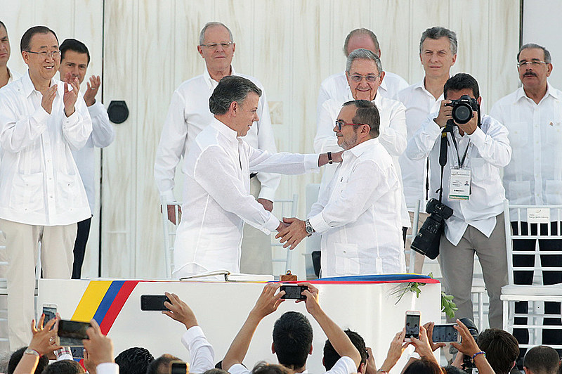 Momento histórico: Governo da Colômbia e as FARC assinam o acordo de paz em novembro de 2016