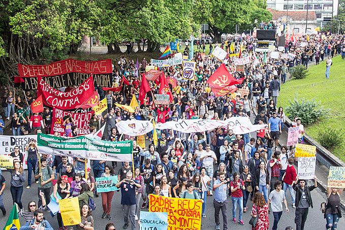 Greve Nacional da Educação foi feita por milhares de estudantes, professores e diversos setores da sociedade