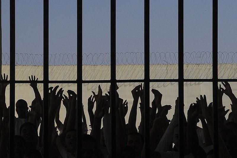 Em outubro o país estava com uma população carcerária de 836.820 presos, segundo CNJ