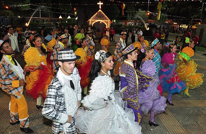 Festas juninas de bairros são uma boa pedida em tempos de crise