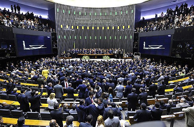Na eleição de 7 de outubro, serão  450 candidatos paranaenses concorrendo a 30 vagas na Câmara Federal. 