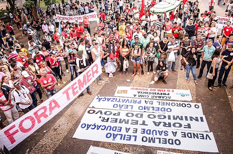 Protesto em Uberlância (MG) contra reformas do governo de Michel Temer (MDB)