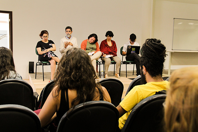 Saída para enfrentar os ataques é promover mais fóruns de discussão e mobilizar de forma permanente trabalhadores e estudantes