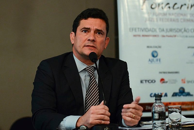 Moro tem sido acusado por muitos juristas de alongar as prisões preventivas para conseguir delações premiadas dos investigados