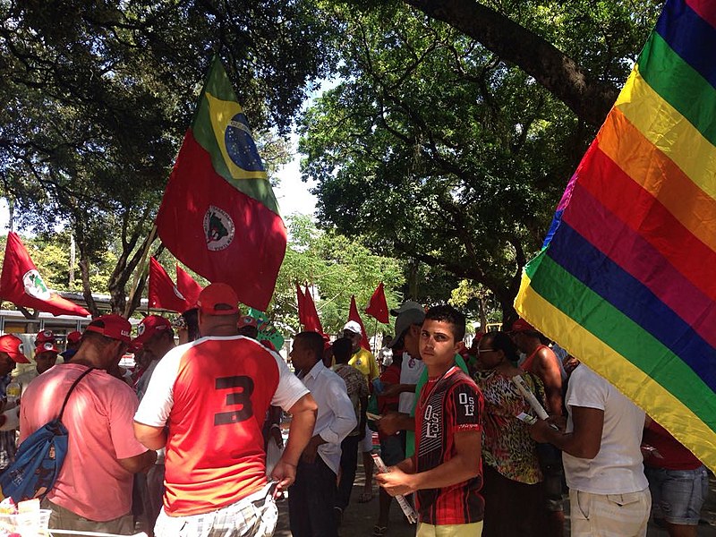 Ato se concentrou na Praça do Derby