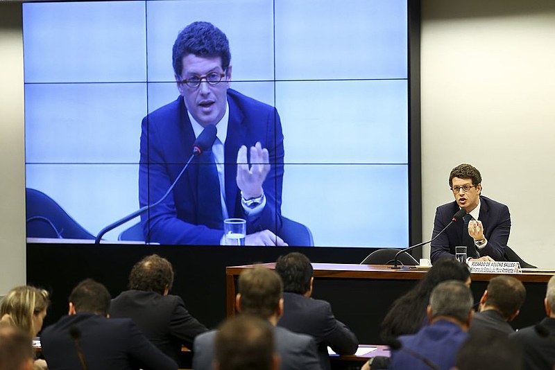O ministro do Meio Ambiente, Ricardo Salles, segue afirmando que o óleo pode ser proveniente da Venezuela.