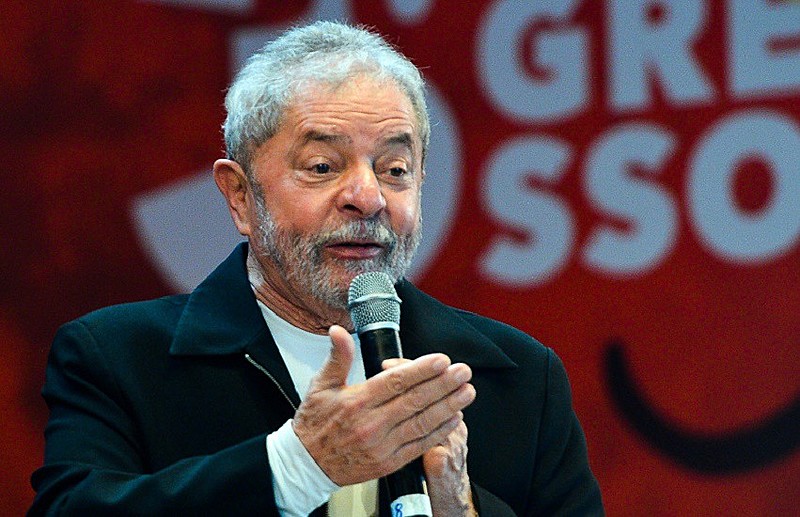 "Se eles me condenaram, me deem pelo menos o apartamento. Já pedi pro Guilherme Boulos mandar o pessoal dele ocupar", afirmou Lula em 2018