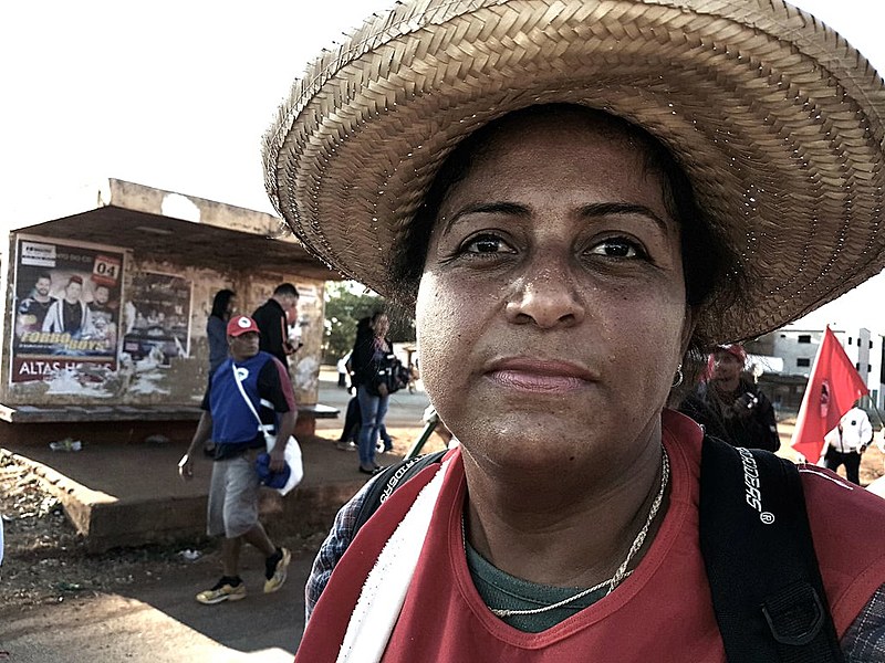 A sem-terra pertence ao Acampamento Andreia Guaraciane, localizado no Vale do Paraíba, em São Paulo.