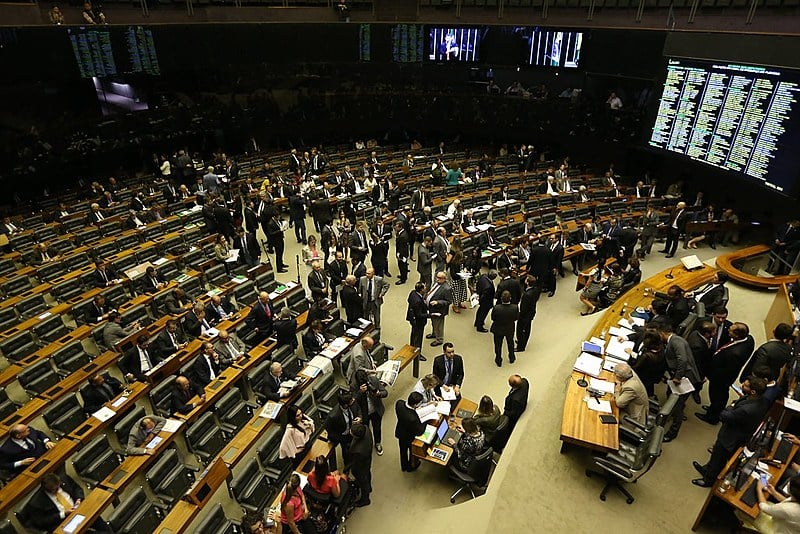 Denúncia contra Temer por obstrução de Justiça e formação de organização criminosa não deve chegar à Câmara antes da quinta (21)