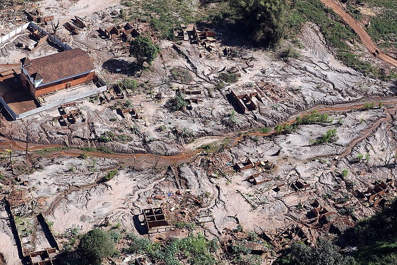 Gesteira, município de Barra Longa (MG), destruído pela lama tóxica