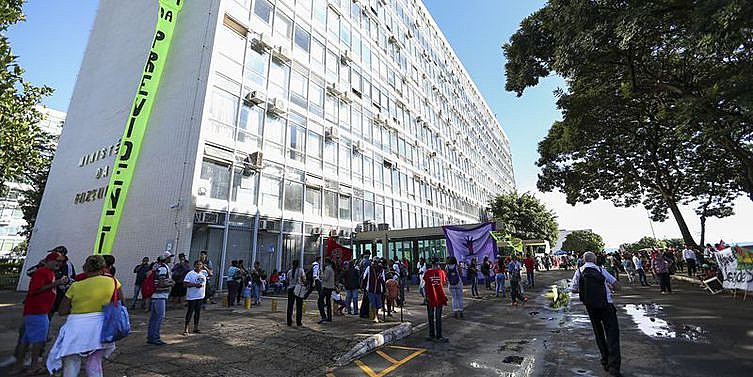 Os manifestantes pretendem ocupar o local durante todo o dia