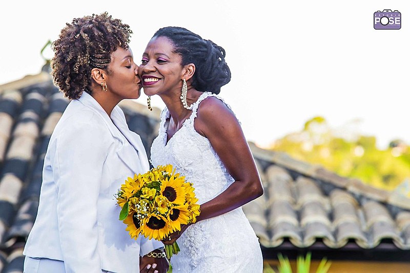 Há 3 anos Iara está casada com Rosane Pires Viana, com quem divide o nome e a vida