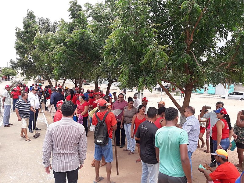 Mutirão contou com a participação de cerca de 160 homens e mulheres acampados e assentados na zona rural do município