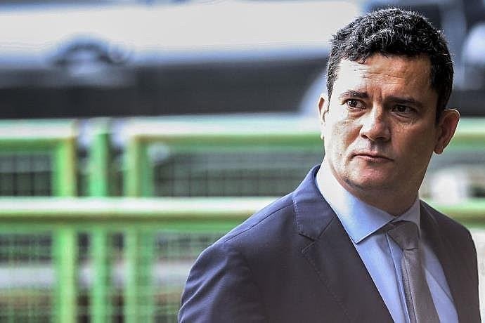 O novo ministro da Justiça se omite quando as denúncias atingem em cheio a família Bolsonaro