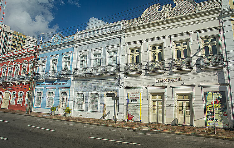 O Teatro fica na Rua da Aurora