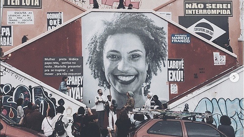 Escadão em homenagem a Marielle Franco na zona oeste de São Paulo lembra sua frase: "Não serei interrompida!"