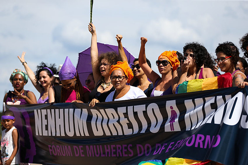 Movimentos de mulheres do Distrito Federal realizam ato unificado pelo Dia Internacional da Mulher, em março deste ano