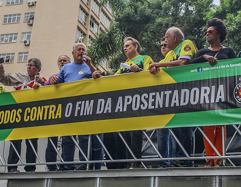 Requião compra os cortes no BPC a um "bode na sala"