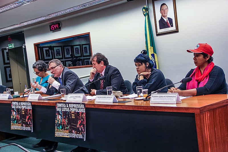 Durante a audiência, debates giraram em torno da repressão aos secundaristas e ao MST