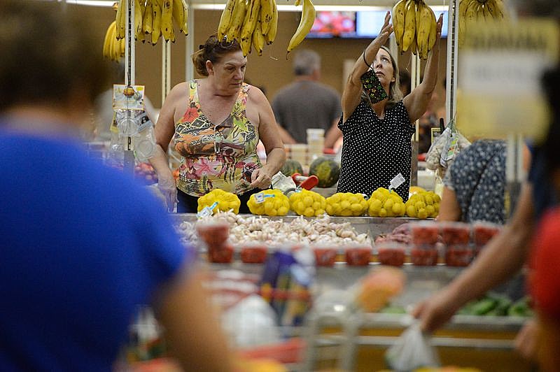 Segundo cálculos do Dieese, o salário mínimo ideal para sustentar uma família de quatro pessoas seria de mais de R$ 3,7 mil