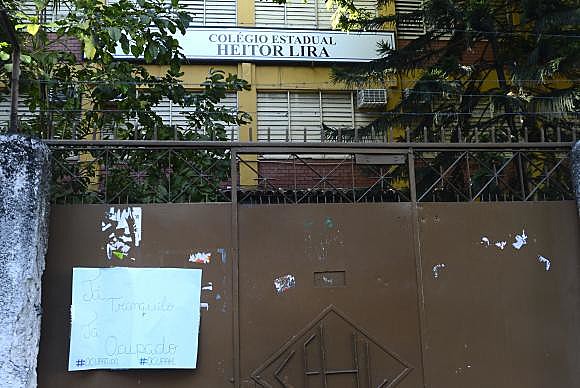 Colégio Estadual Heitor Lira, na Penha, zona norte da cidade, ocupado pelos alunos