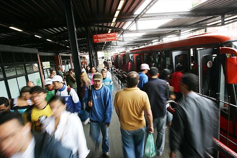 O contrato atual entre prefeitura e empresas de transporte é alvo de investigação do Tribunal de Contas