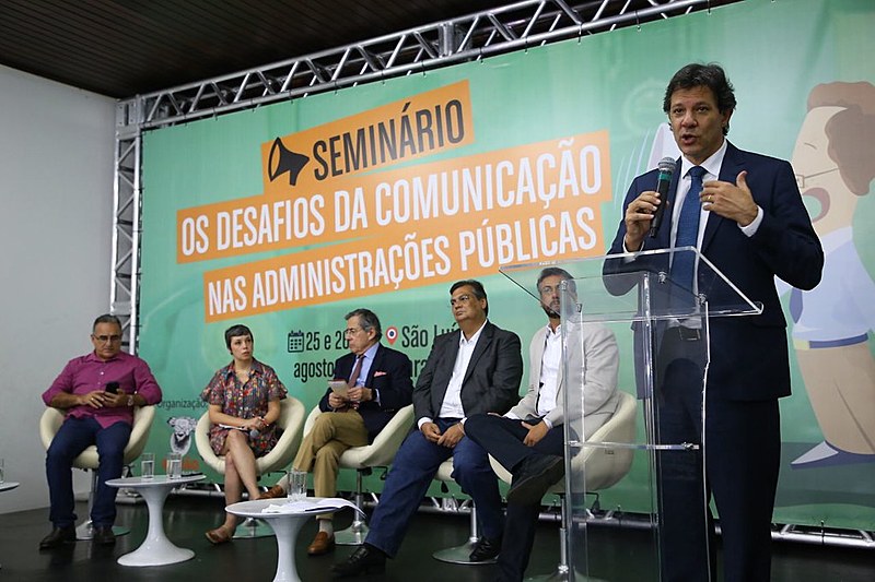 Em noite de abertura de seminário sobre comunicação na administração pública, gestore públicos debateram o tema