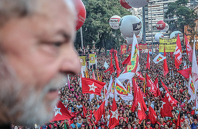 Ex presidente Lula participa de acto político en la Plaza de Sé, en São Paulo, en enero de este año