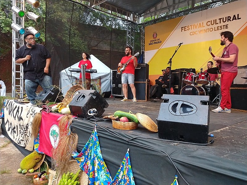 O cantor e compositor BNegão foi uma das atrações do Festival Comida de Verdade