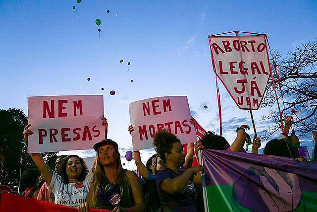Mujeres brasileñas protestan por la despenalización del aborto en el marco de la discusión en el Supremo Tribunal Federal