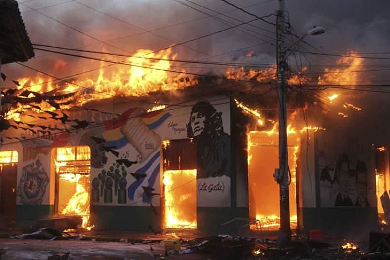 Os conflitos já duram a cinco dias; até uma biblioteca foi incendiada no ódio contra os sandinistas.