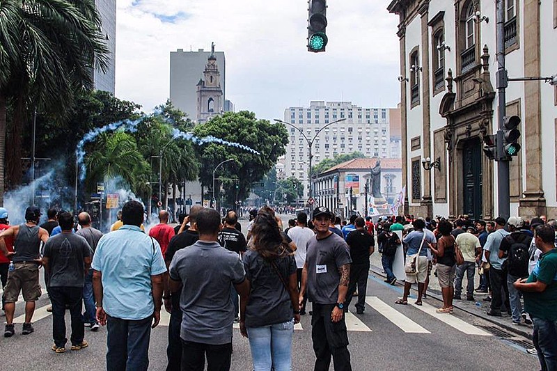 Cerca de 10 mil pessoas participaram de protesto em dia de abertura do ano legislativo na Alerj