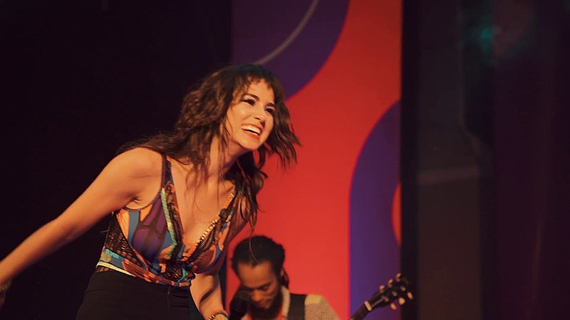Na atividade se apresentam Flaira Ferro, O Arrete e DJ Random
