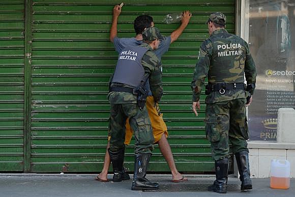 Paralisação dos policiais começou há dez dias