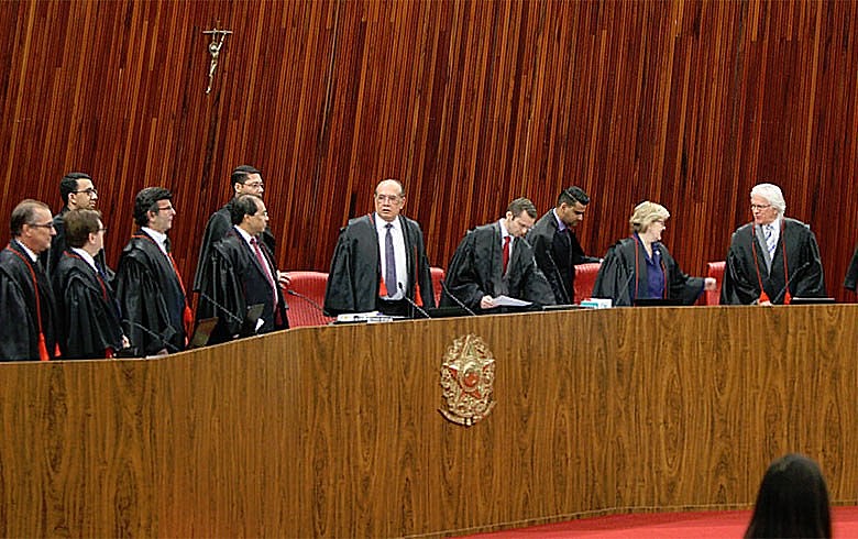 Benjamin não tem pressa de concluir relatório e lerá os termos do resumo que preparou (também extenso) até o final