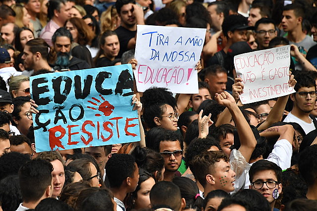 Estudiantes participan de protesta contra los recortes en la educación en Brasil (mayo de 2019)