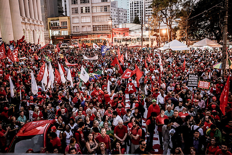 “Nossa mobilização tem como centralidade a defesa dos direitos da classe trabalhadora do campo e da cidade. Os trabalhadores precisam tomar as ruas e mostrar a sua força contra o avanço conservador”, afirma a presidente da CUT-PR, Regina Cruz