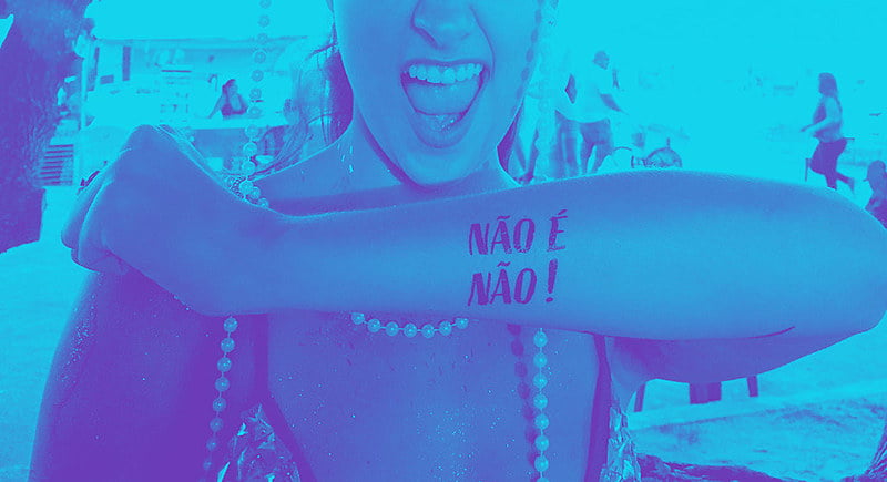 Tatuagens temporárias se tornam alternativa para impedir assédio no Carnaval carioca.