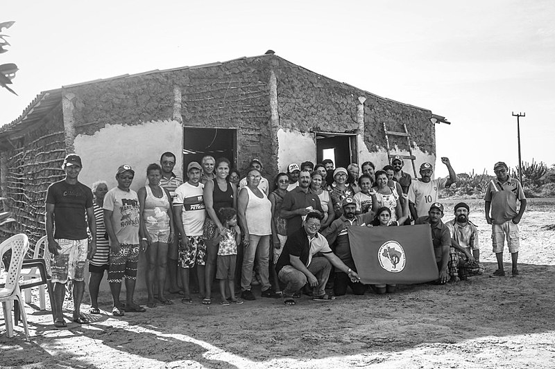 Das 104 famílias presentes no início da ocupação, somente 32 permanecem ali
