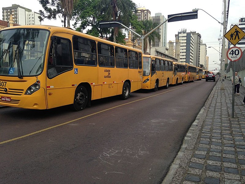 Entre janeiro e abril deste ano, a Urbs registrou em média 5,7 assaltos por dia ao transporte público