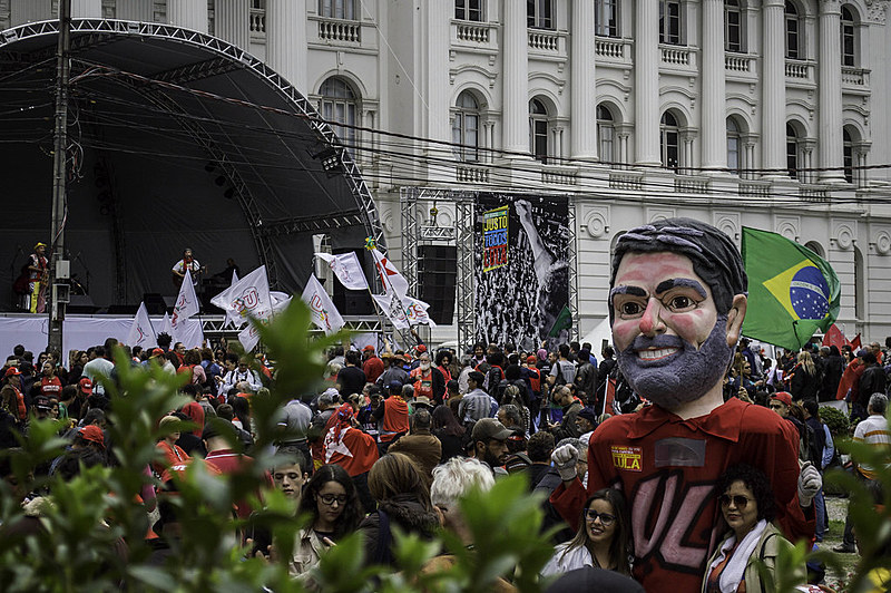 Depoimento do ex-presidente Luiz Inácio Lula da Silva em Curitiba, em 10 de maio, mobilizou diferentes manifestações em Curitiba