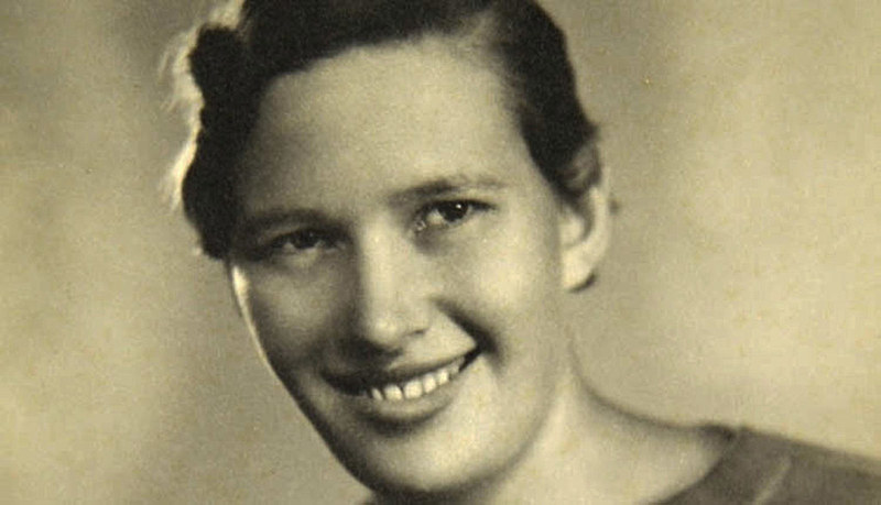 A primeira atleta sul-americana a competir foi uma brasileira, a nadadora Maria Lenk, em 1932 