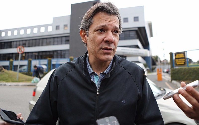 Haddad fala à imprensa após visita a Lula em Curitiba