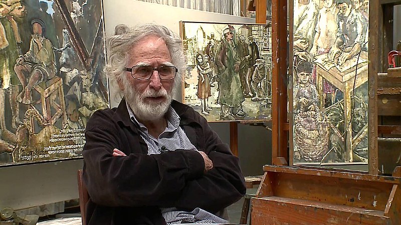 O artista Gershon Knispel concede entrevista em seu ateliê, em São Paulo